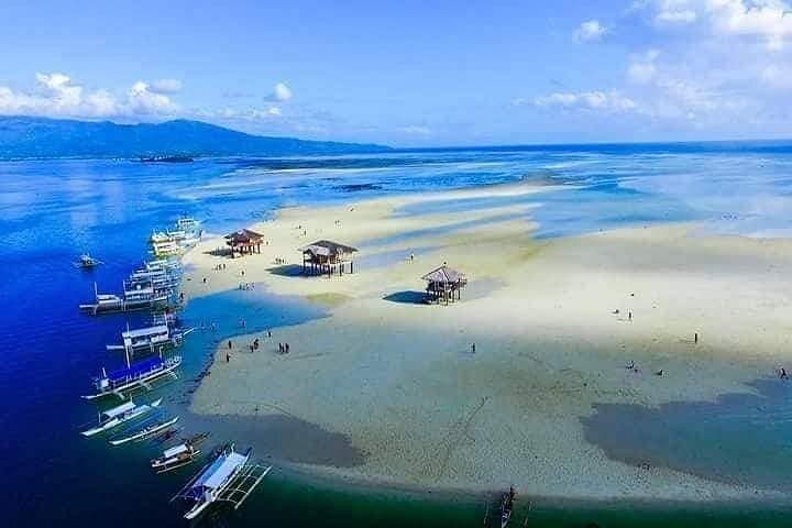 Dumaguete Manjuyod Sandbar and Balinsasayao Twin Lakes Tour — Dolphins, Sandbars & Highland Lakes