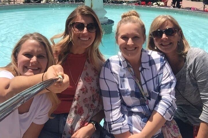 Miami Downtown Scavenger Hunt: App-Guided Urban Adventure with Remote Host