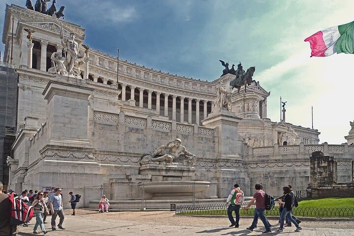 Rome’s Secret Fountains & Vicus Caprarius: Two-Hour Walking Tour from Piazza Venezia photo 4