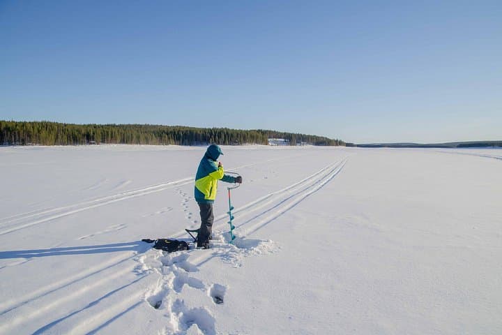 Rovaniemi Snowshoeing: Ice-Fishing, Firecraft & Arctic Survival in 4 Hours photo 4