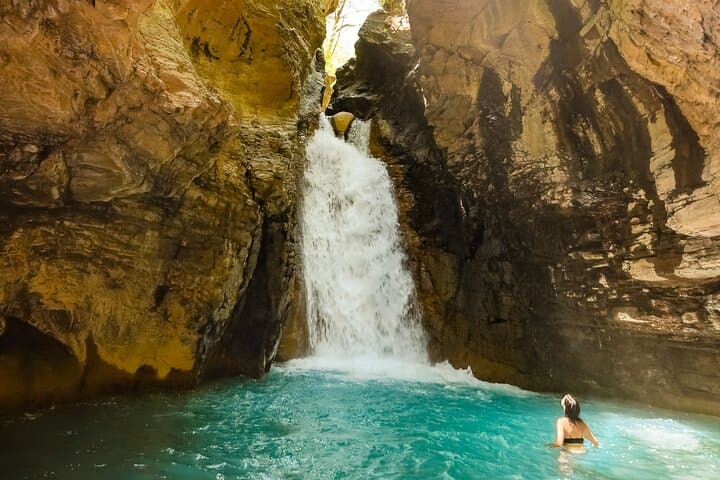 La Leona Waterfall Hike: Rio Blanco Canyon Day Tour from Tamarindo