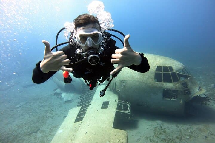 Private Red Sea Diving Experience in Aqaba — Reefs, Wrecks & Underwater Photo