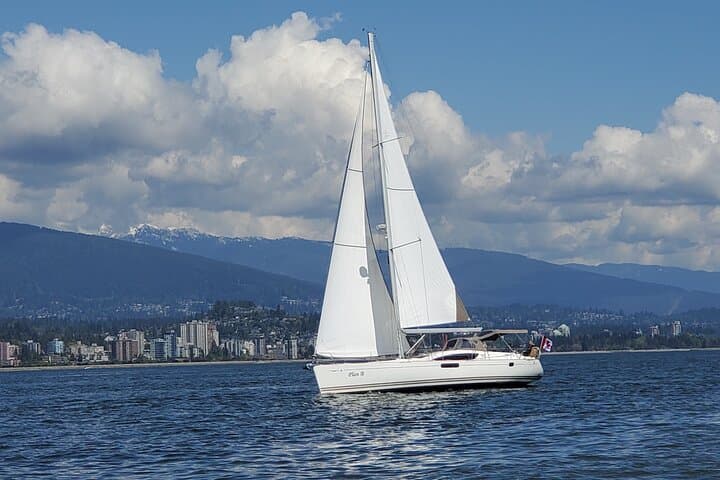 Vancouver Harbour Sailing Experience: 2.5-Hour Sail from Mosquito Creek