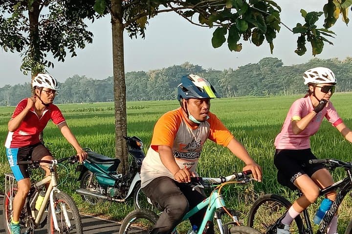 Cycling Village Tour Kulonprogo — Menoreh Hills Rice-Field Ride photo 2