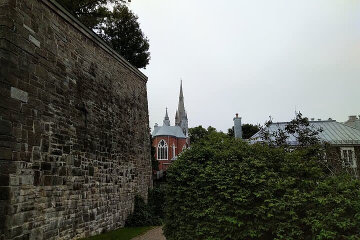 Old Quebec Private Walking Tour — History, Climate & Urban Nature photo 5