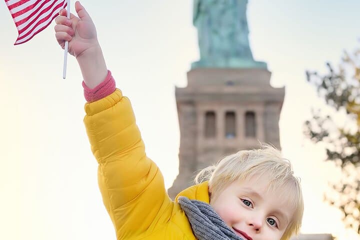 Private Statue of Liberty Family Tour: Skip-the-Line Ferry Guide photo 2