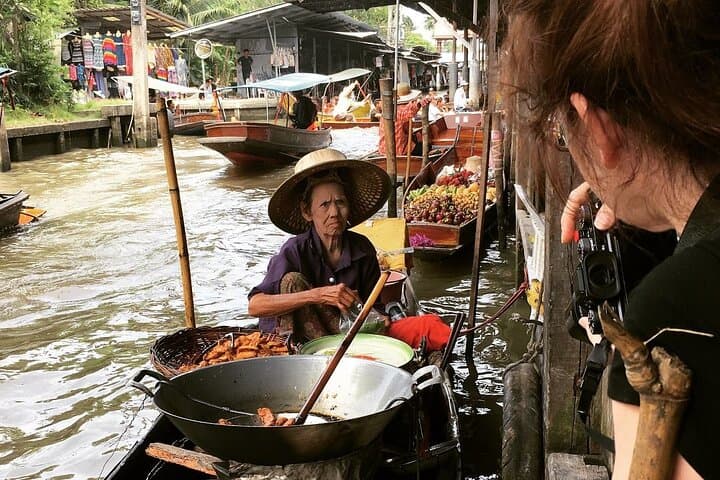 Private Day Tour — Maeklong Railway, Damnoen Saduak Floating Market & Phenomenon Temple photo 4