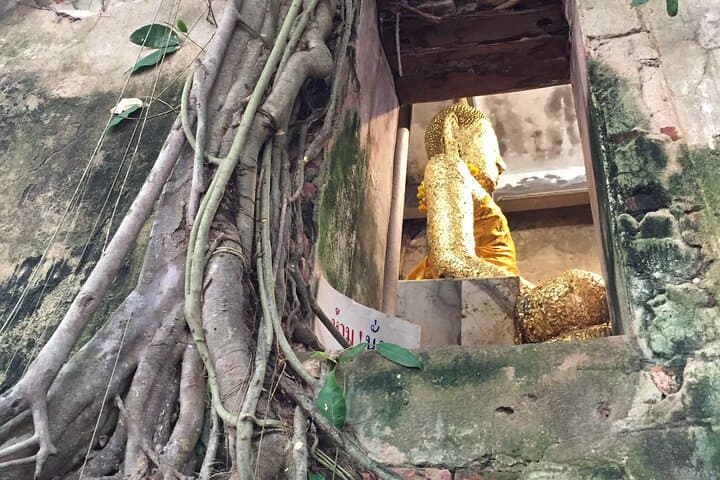 Private Day Tour — Maeklong Railway, Damnoen Saduak Floating Market & Phenomenon Temple photo 5