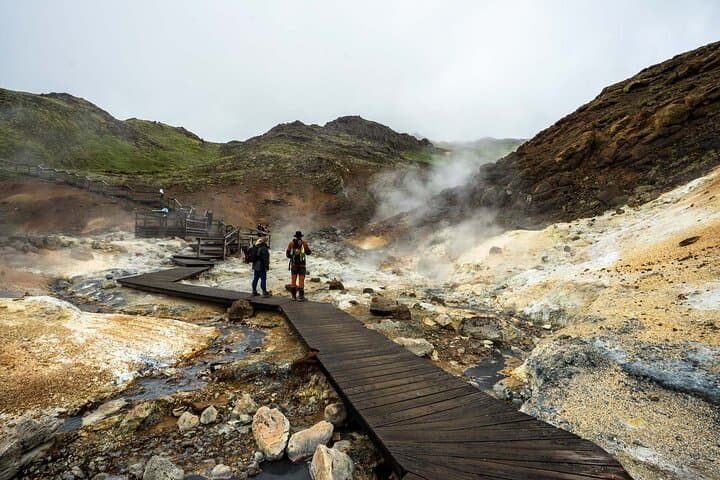 Volcano Circle: Reykjanes Lava Fields, Hot Springs & Grindavík Day Tour