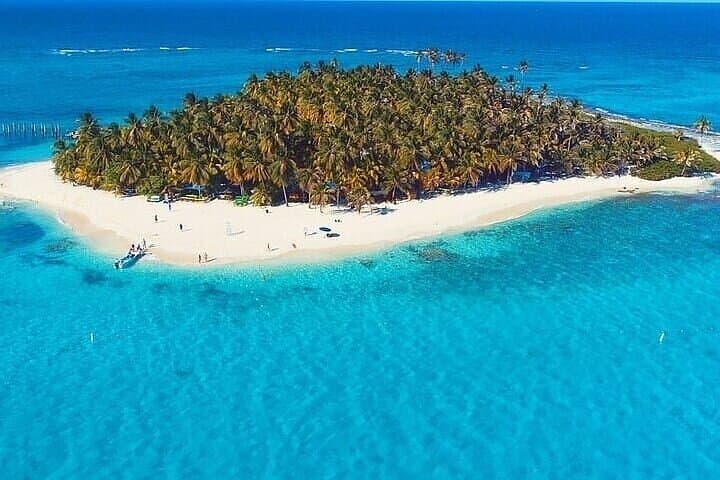 Johnny Cay & Haynes Cay Tour — Aquarium, Mangroves & Snorkel from San Andrés photo 1