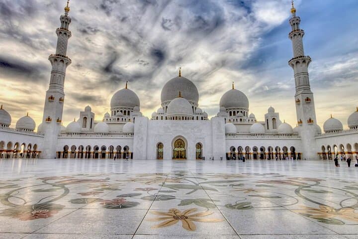 Private Abu Dhabi City Tour: Sheikh Zayed, Corniche & Yas Island — Full Day