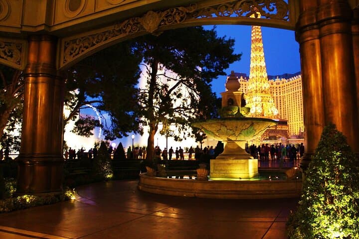 Private 2-Hour Las Vegas Limo Tour: Night Strip Cruise with Champagne photo 2