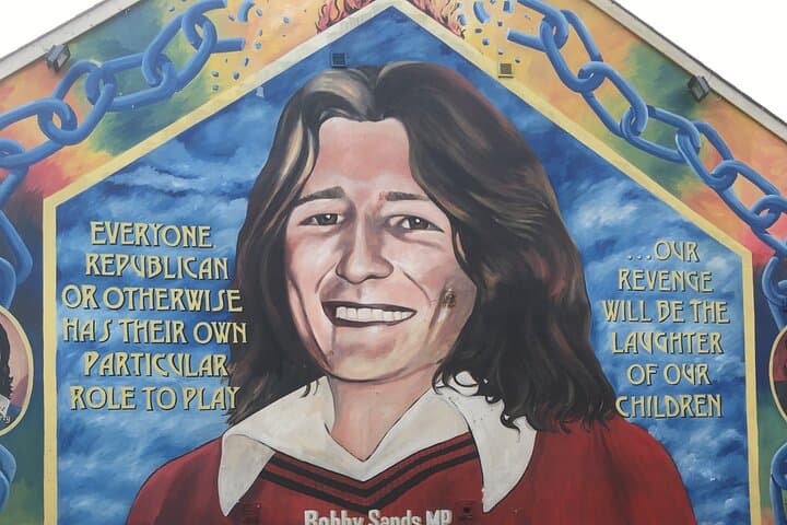 Belfast One-Hour Private Black Taxi Tour — Murals, Peace Walls & Local Stories photo 4