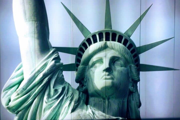 Exploring Iconic Symbols: The Statue of Liberty Spanish Tour