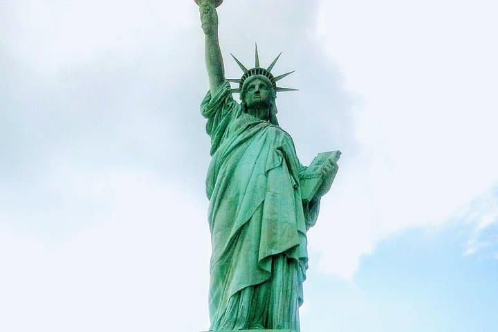 Exploring Iconic Symbols: The Statue of Liberty Spanish Tour photo 2