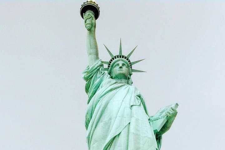 Exploring Iconic Symbols: The Statue of Liberty Spanish Tour photo 3