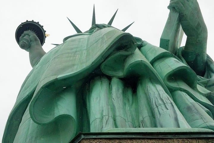 Exploring Iconic Symbols: The Statue of Liberty Spanish Tour photo 6