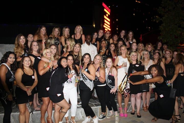 Las Vegas Party Bus Bar Crawl: VIP Entry, Free Drinks & Strip Cruise photo 4