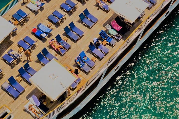 Half-Day Wave Dancer BBQ Cruise to Coral Bay: Swim, Snorkel & Live Music