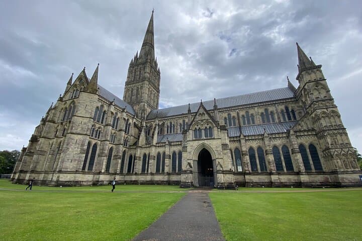 Private Stonehenge and Salisbury Cathedral Tour from London — 8‑Hour Guided Excursion photo 5