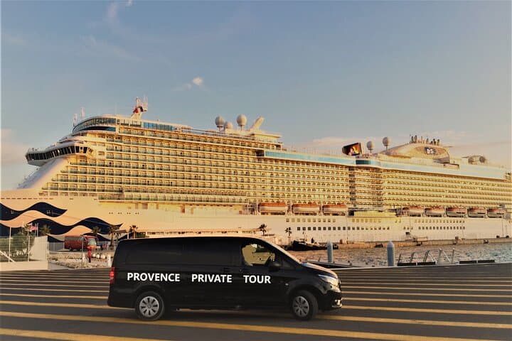 Marseille Private Tour: 4-Hour Highlights Drive to Notre-Dame de la Garde, Corniche Kennedy & Palais Longchamp