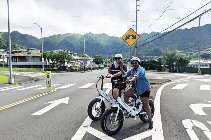 Waikiki to Manoa Falls e-Bike Ride and Hike — Oahu Day Tour