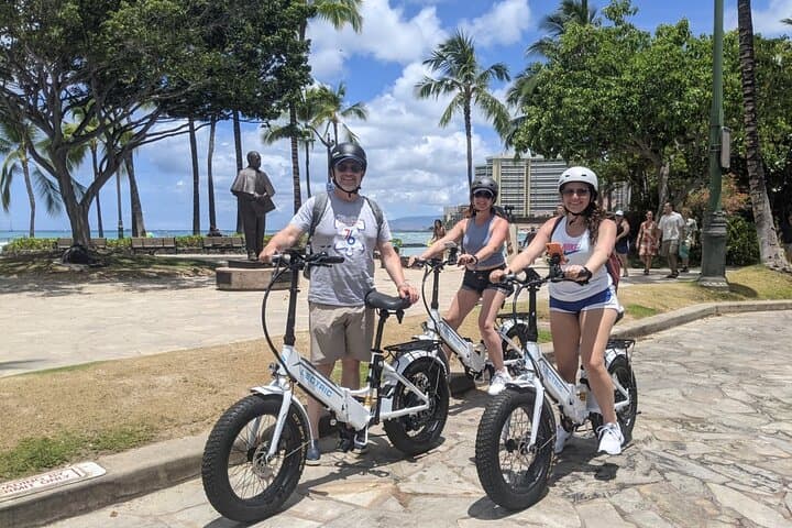 E-Bike to Diamond Head: Waikiki Coastal Ride and Summit Hike photo 4