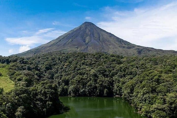 La Fortuna Waterfall and Arenal Volcano Hike: Waterfalls, Lava Fields & Tabacón Hot Springs photo 2