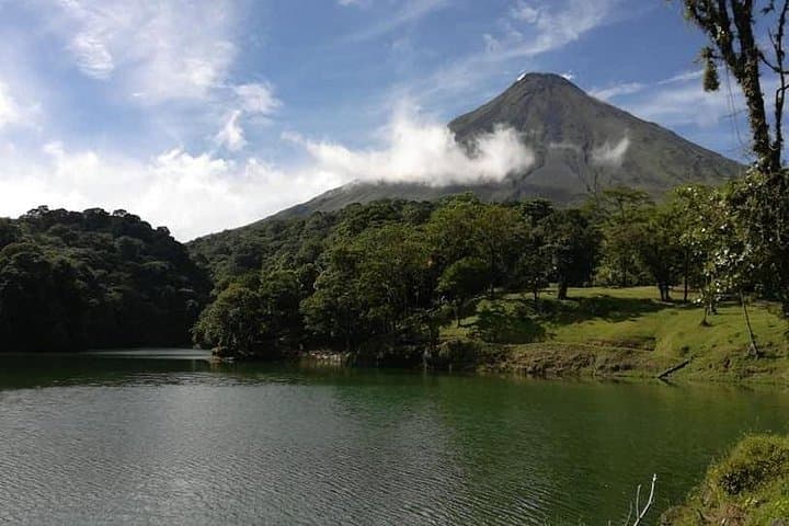 La Fortuna Waterfall and Arenal Volcano Hike: Waterfalls, Lava Fields & Tabacón Hot Springs photo 3