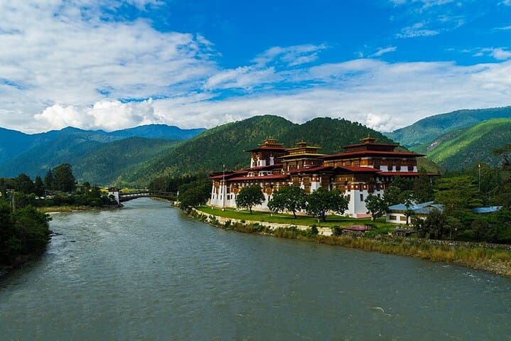 Bhutan 8-Day Cultural Tour & Bumdrak Trek — Paro, Punakha & Phobjikha Meadow Camping photo 5
