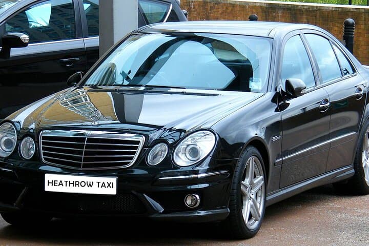 Heathrow Airport to Central London Hotel — Private One-Way Transfer photo 4