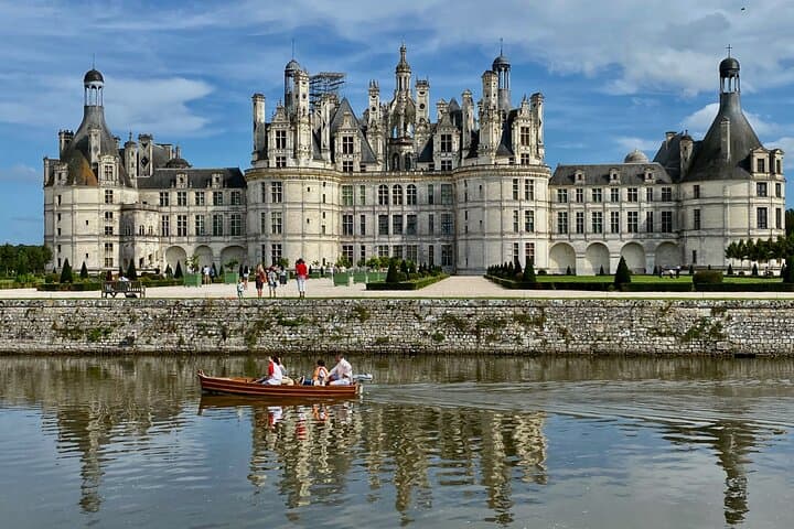 Full-Day Loire Castles & Wine: Chambord, Chenonceau and Two Local Wineries from Paris