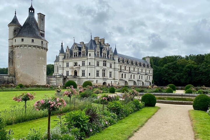 Full-Day Loire Castles & Wine: Chambord, Chenonceau and Two Local Wineries from Paris photo 2