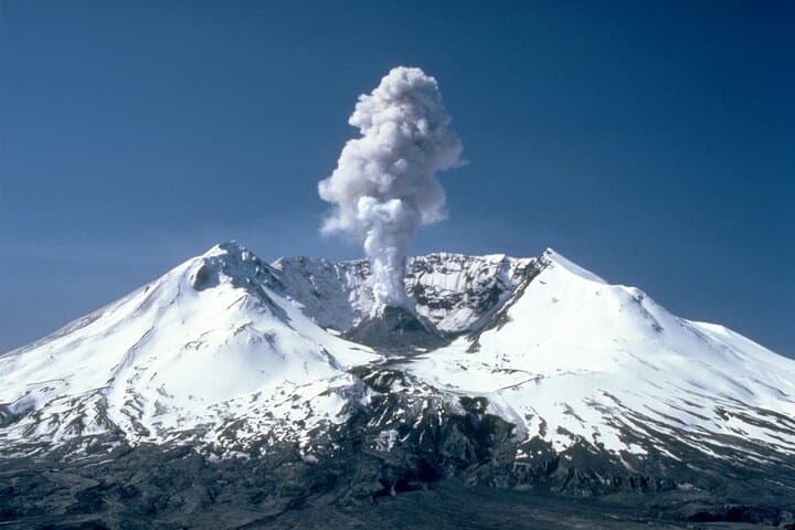 Small-Group Mount St. Helens Day Tour from Seattle: Johnston Ridge & Coldwater Lake photo 2
