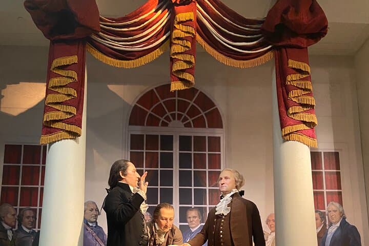 Mount Vernon to DC After Dark: Full-Day Old Alexandria & Night-Time Monuments Tour photo 3