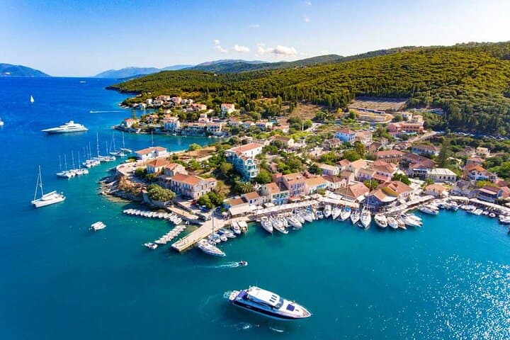 Fiskardo Full-Day Kefalonia Tour: Melissani, Drogarati & Myrtos Viewpoint photo 3