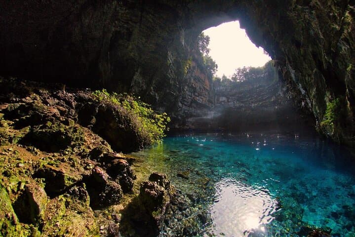 Fiskardo Full-Day Kefalonia Tour: Melissani, Drogarati & Myrtos Viewpoint photo 6