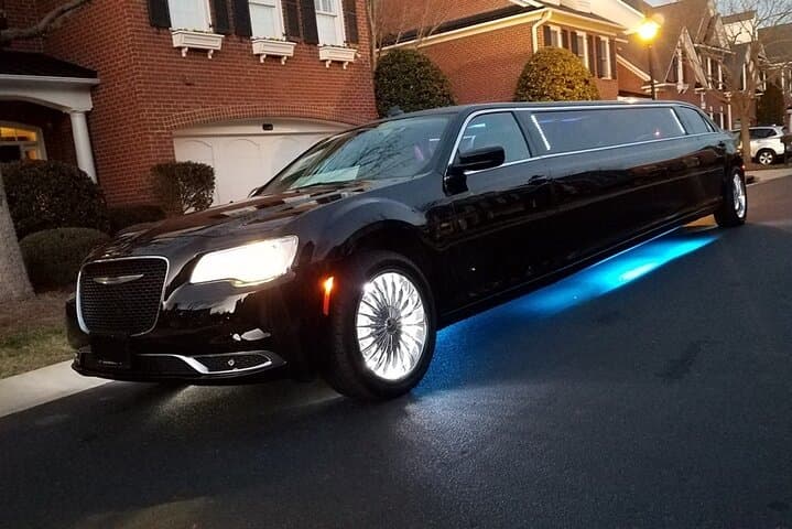 Luxury Private Limo Transfer From LAS to Las Vegas Hotels — Round-Trip