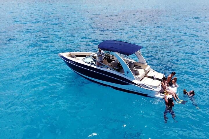 Luxury Private Snorkel Charter on Kona Coast — Captain Cook & Dolphin Watching