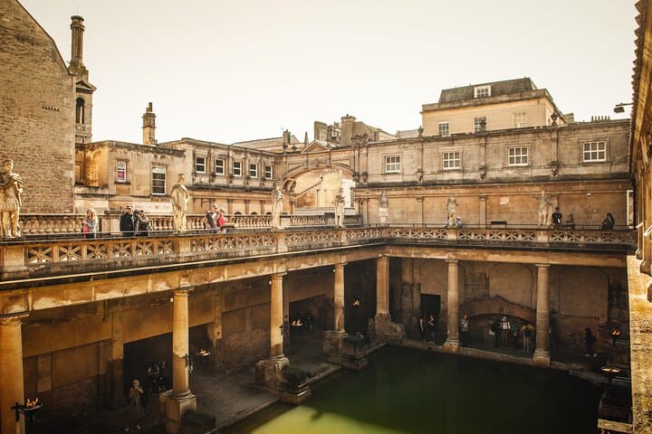 Two-Day Windsor, Stonehenge, Bath & Oxford Small-Group Tour from London