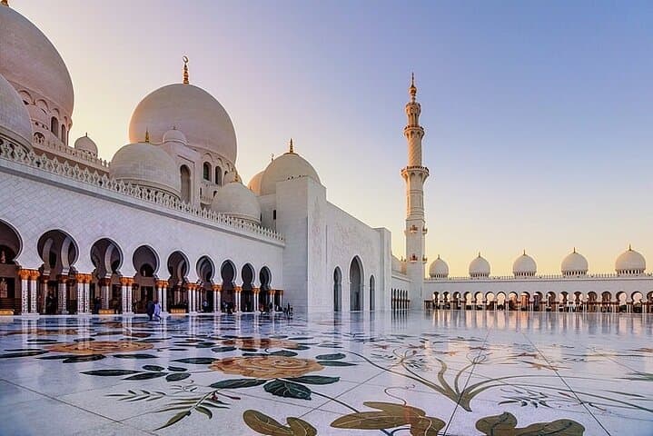 Abu Dhabi Full-Day Sightseeing from Dubai — Sheikh Zayed Mosque, Corniche & Yas Island