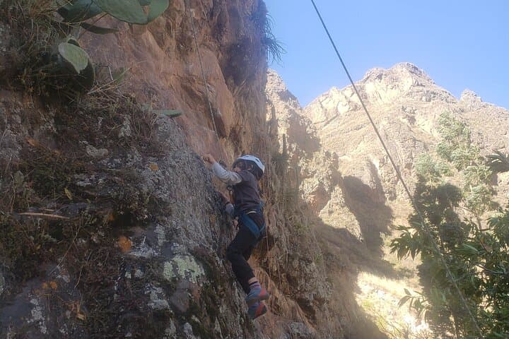 Climbing Experience in Urubamba: Introductory Rock & Bouldering in the Sacred Valley photo 5