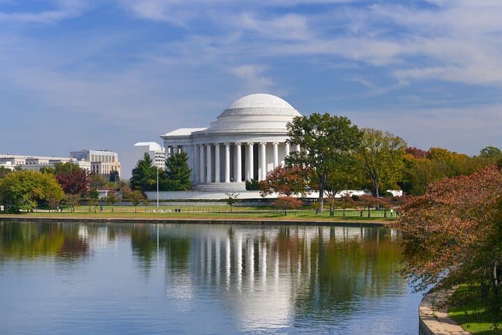Inside Washington DC's Monument Loop: Private 4-Hour Sightseeing Tour (English/Spanish) photo 3