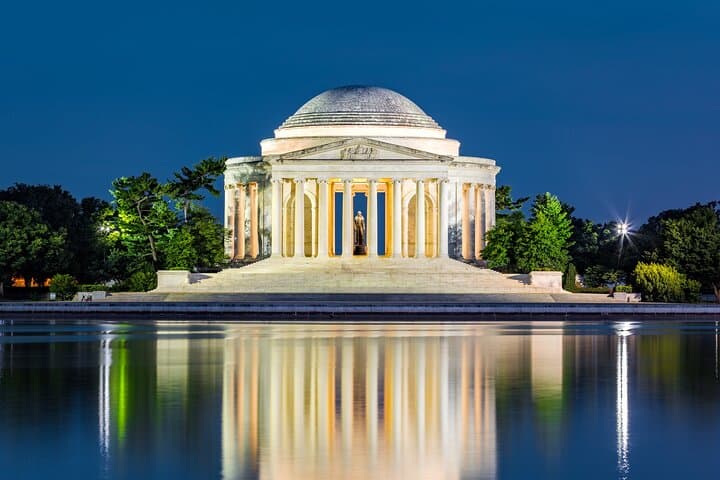 Inside Washington DC's Monument Loop: Private 4-Hour Sightseeing Tour (English/Spanish) photo 6