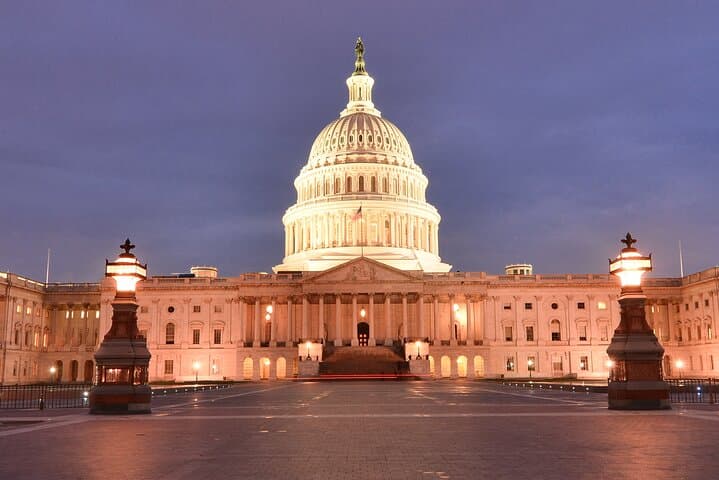 Inside Washington DC's Monument Loop: Private 4-Hour Sightseeing Tour (English/Spanish)