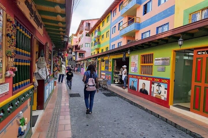 Private Guatape Tour: Climb El Peñol and Explore Colorful Guatapé photo 4