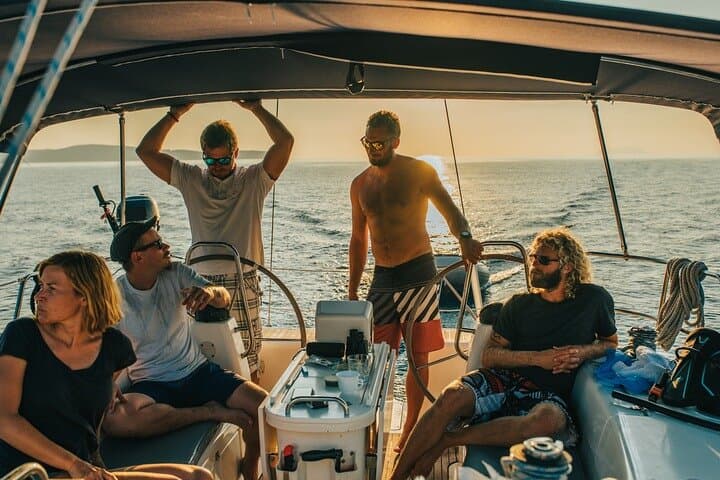 Full-Day Private Boat Tour from Santos to Guarujá Beaches with Barbecue and Drinks photo 2