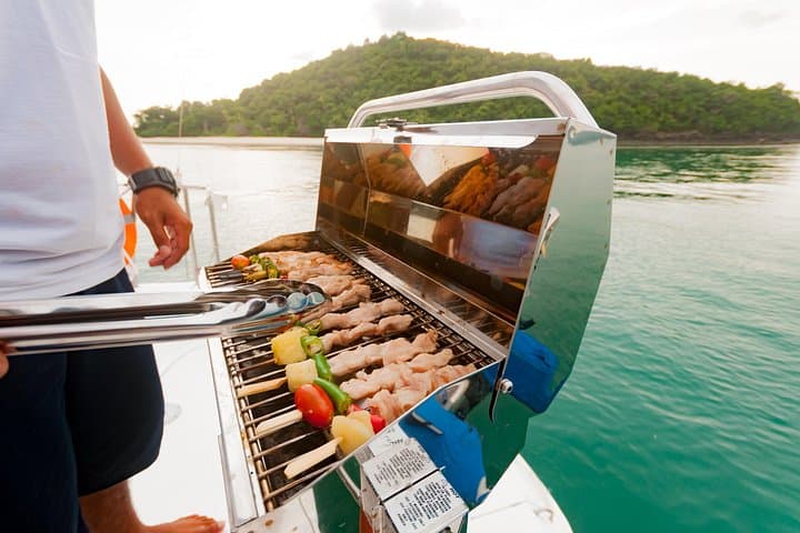 Santos Coastal Fishing & Barbecue Cruise — Full-Day Trip with Gear and Guide photo 3