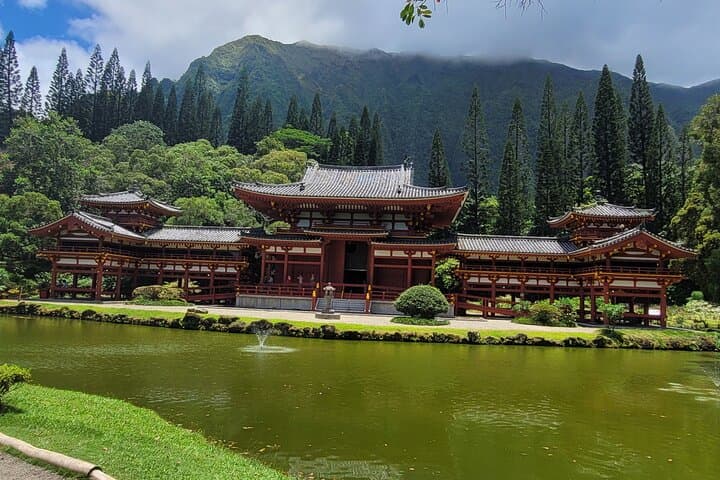 Full-Day Circle Island Tour of Oahu — North Shore Turtles, Coffee Farms & Local Eats