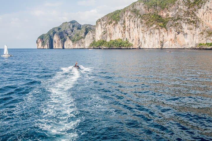 Phuket to Phi Phi Speedboat Transfer: 1-Hour Crossing from Rassada to Tonsai photo 3